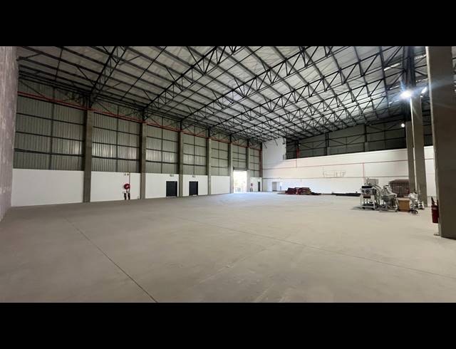 3,743M² WAREHOUSE TO LET IN SPARTAN